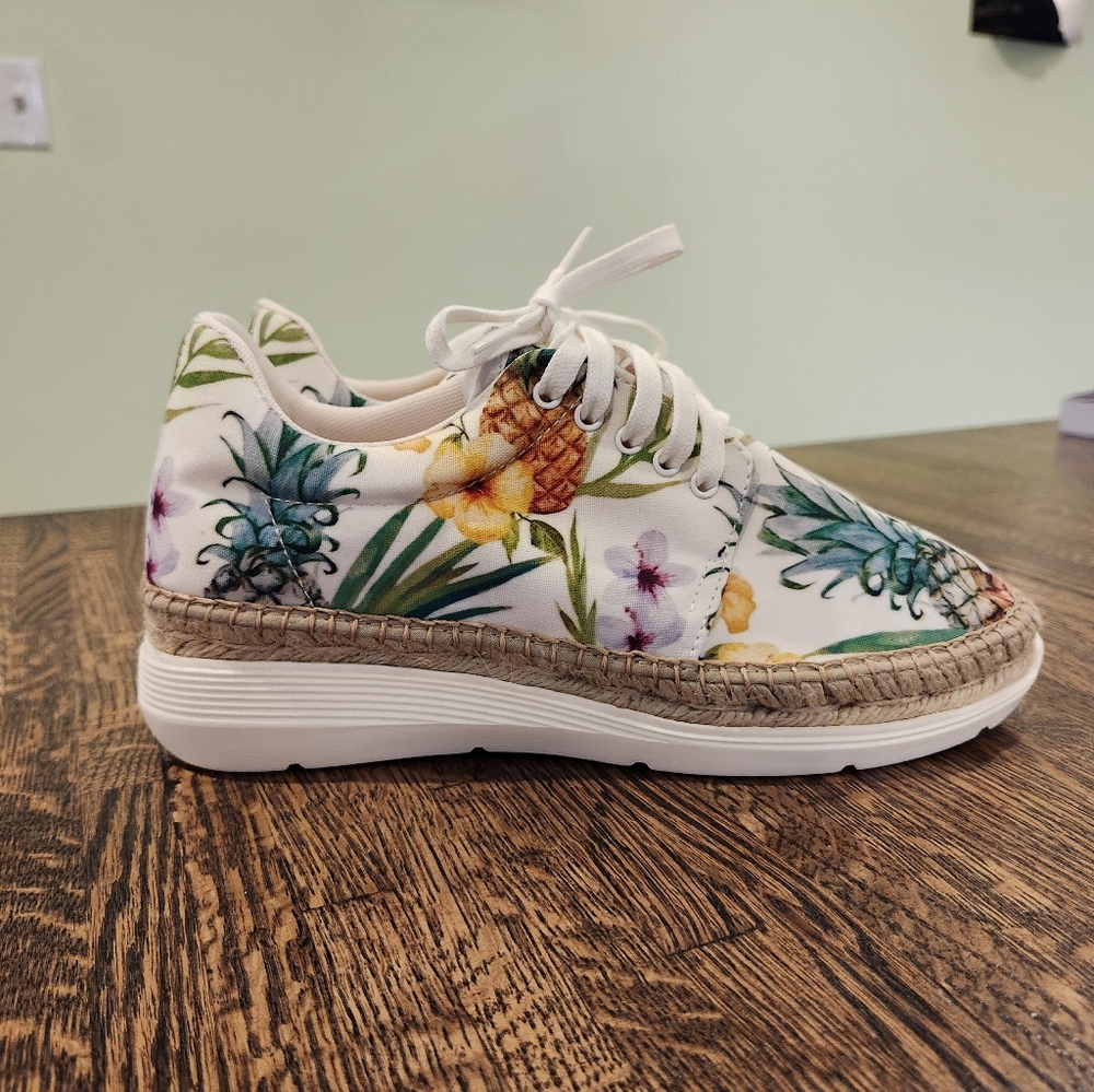 NWT Azura Floral Tropical Espadrille Women's Sneakers Size 38 Or 7 1/2